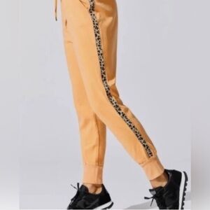 SUNDRY Size XS 0 Gold Joggers Tuxedo Stripes Animal Print Sweatpants Fall Autumn